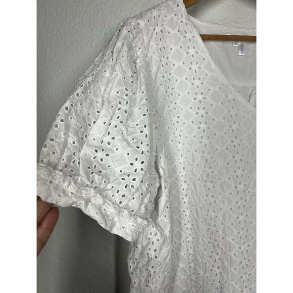 Draper James White Eyelet V- Neck Top Size XXL - Picture 2 of 5